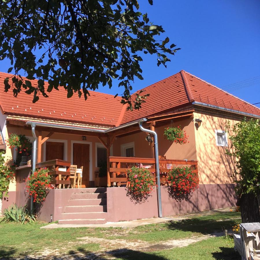 Liliom Vendeghaz Hotel Bakonybél Екстериор снимка