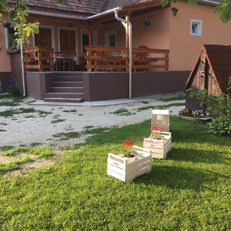 Liliom Vendeghaz Hotel Bakonybél Екстериор снимка
